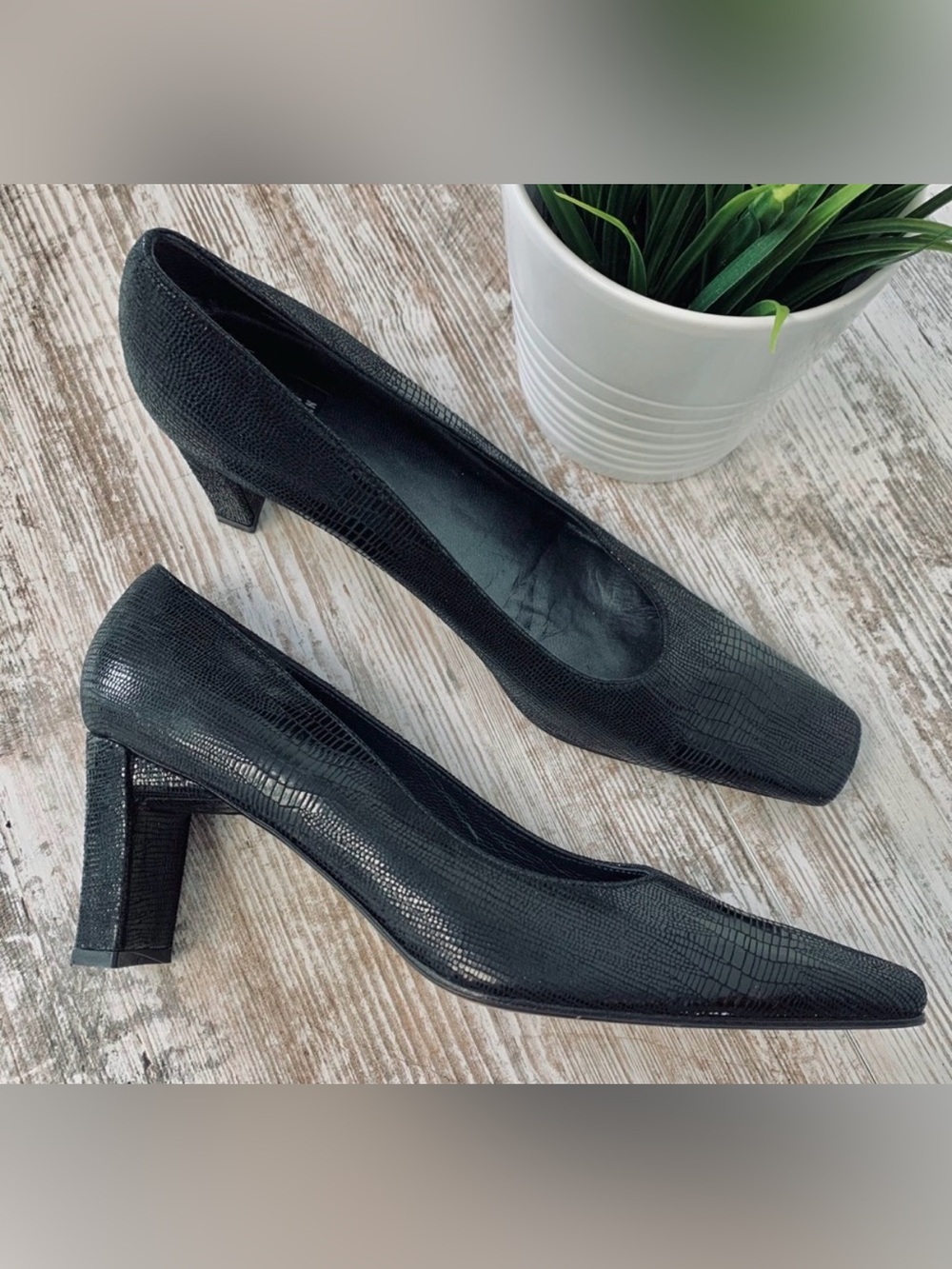 STUART WEITZMAN Black Snakeskin Leather Square Toe Pumps Heels 8.5 AA Narrow EUC